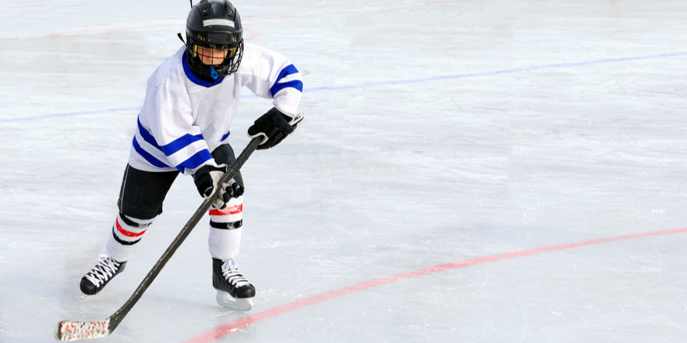 kid playing ice hockey