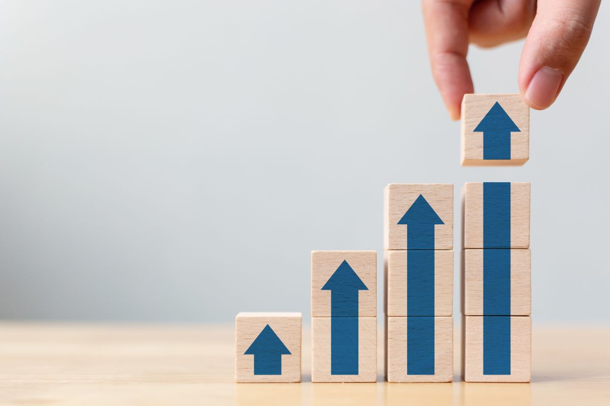 Increasingly tall arrows on wooden blocks, representing growth