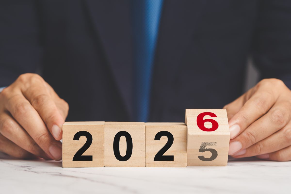 A person flipping the 5 in 2025 to a 6 for 2026