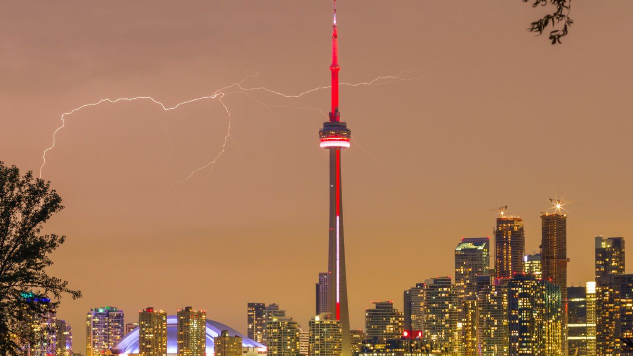 Lightning strikes Toronto's CN Tower