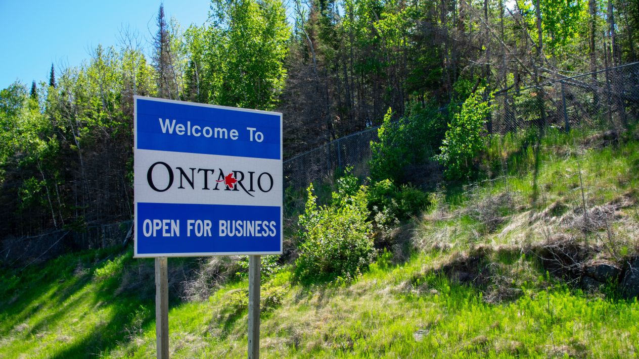 A 'Welcome to Ontario' sign